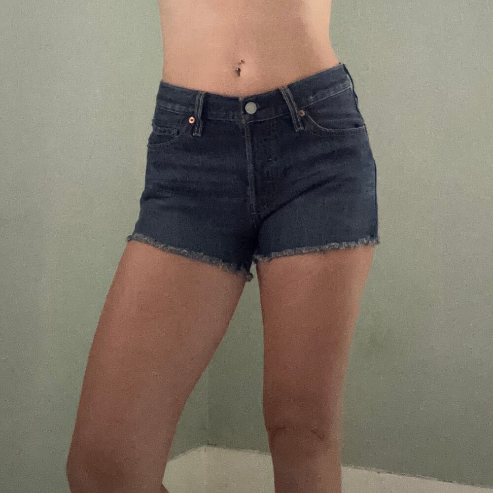 Levis 501 Original Fit High Rise Women's Shorts Dark Wash Cut Off Size W27